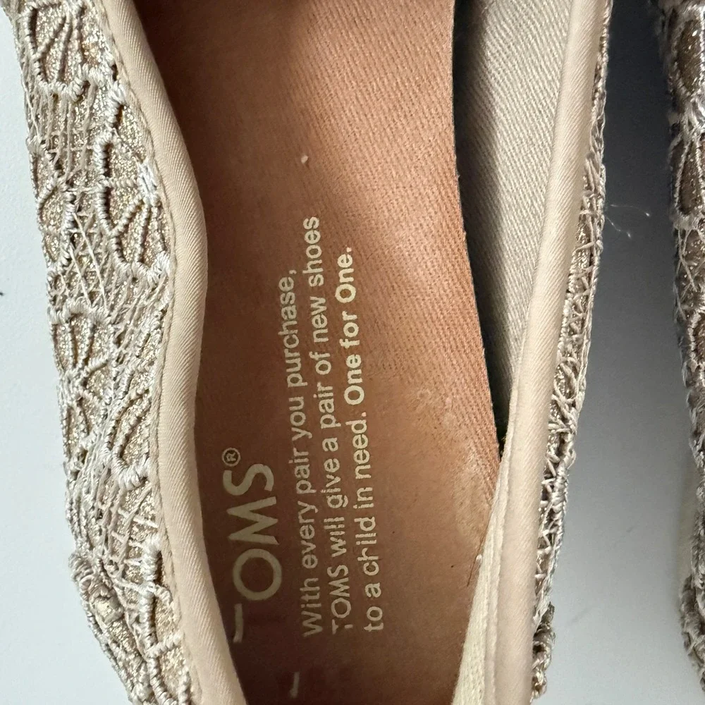 TOMS Womens Gold Metallic Crochet Lace Alpargata Slip On Flat‎ Shoes Size 6.5